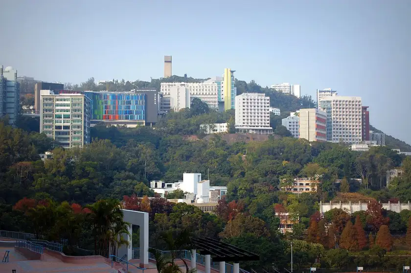 山坡校园全景
