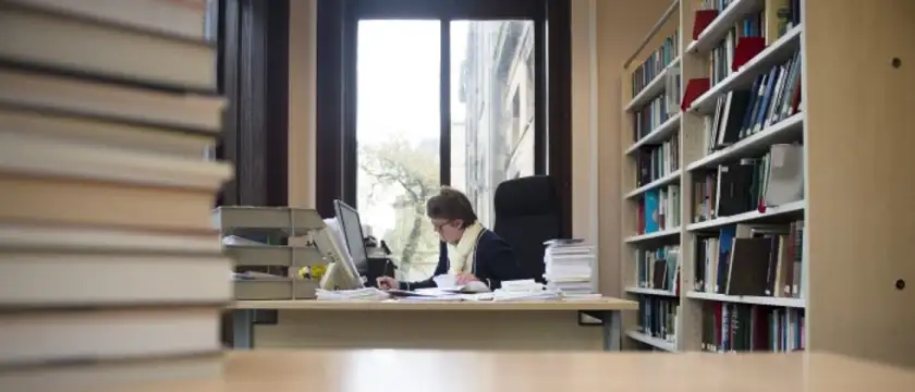 法学院图书馆内景