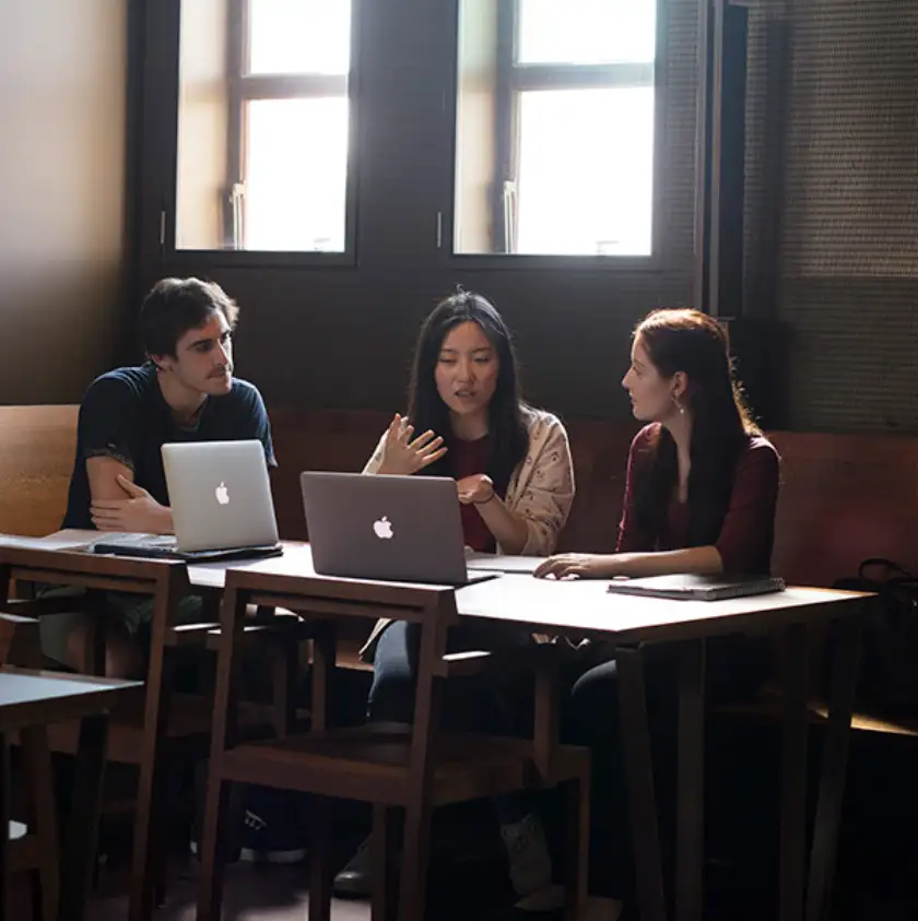 法学院阅览室/自习室内景
