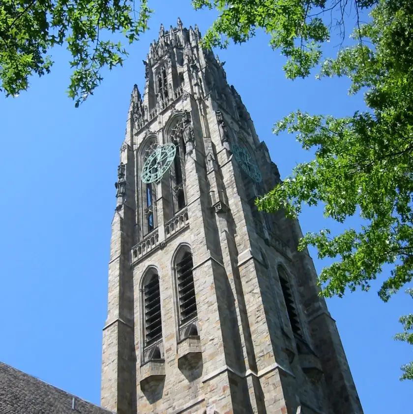 校园地标远景(Harkness Tower,耶鲁大学整体地标,非法学院本体)